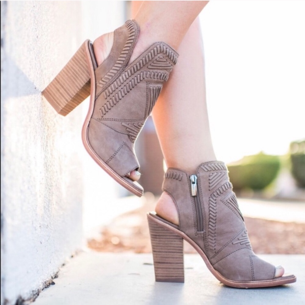 VINCE CAMUTO KARINTA TAUPE BOOTIES - Picture 3 of 7